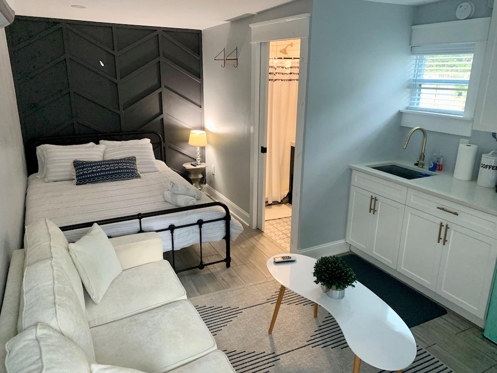 Casa Sunshine Mediterranean Style Meets Cabana Life — 4-Star Luxury Hotel in West Palm Beach, United States