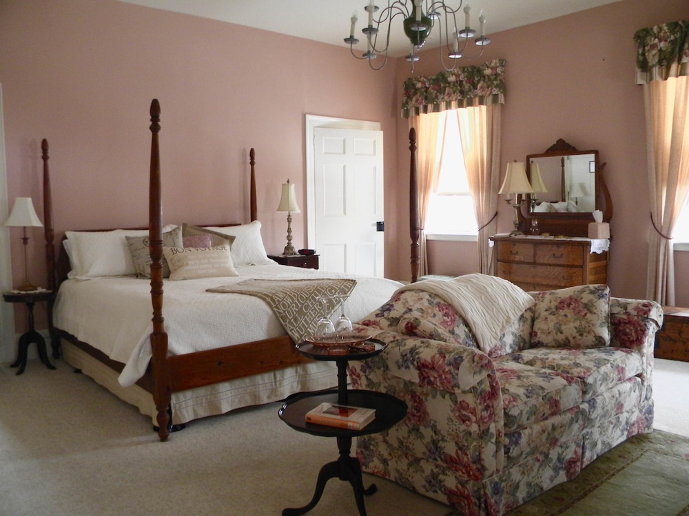 B&B at Oliver Phelps — Canandaigua — photo 3