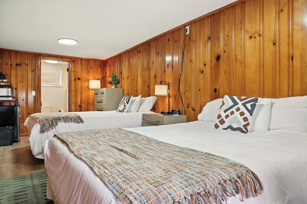 Hillside Motel LLC - photo 45
