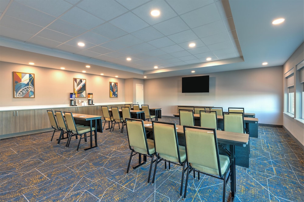 Hampton Inn & Suites by Hilton Little Rock Airport - photo 33