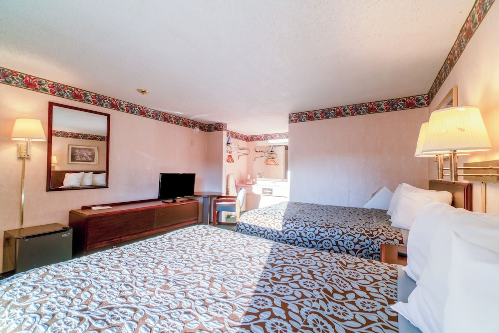 Ozark Junction mountain view by OYO - photo 60