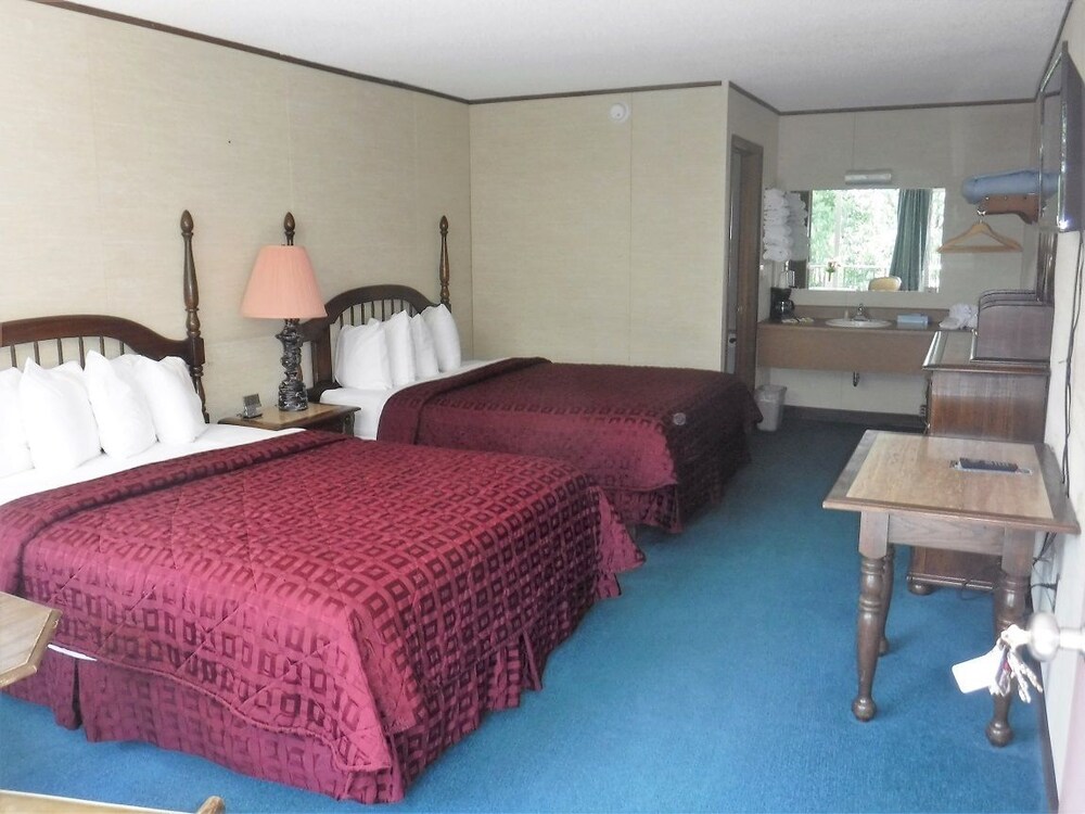 Colonial Mountain Inn - photo 16