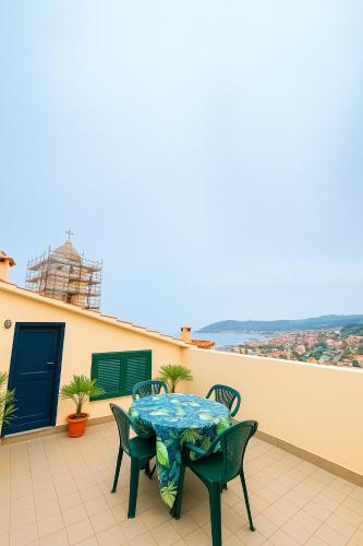 Casa della Colombaia with sea view terrace — 4-Star Luxury Hotel in Cervo, Italy
