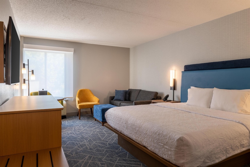 Hampton Inn Portsmouth Central - photo 34