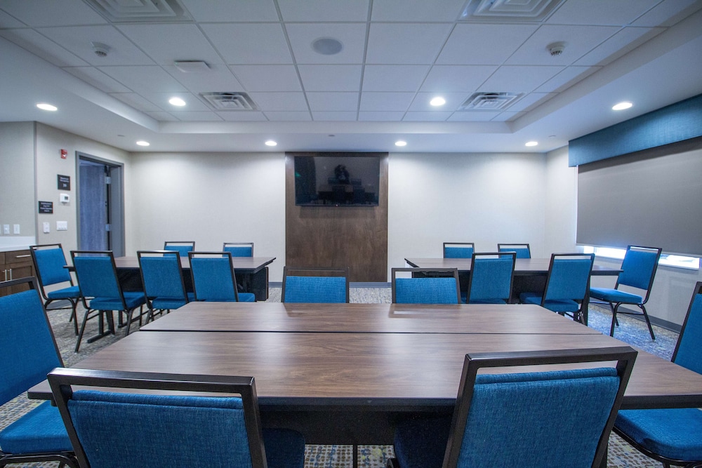 Hampton Inn & Suites North Attleboro - photo 34