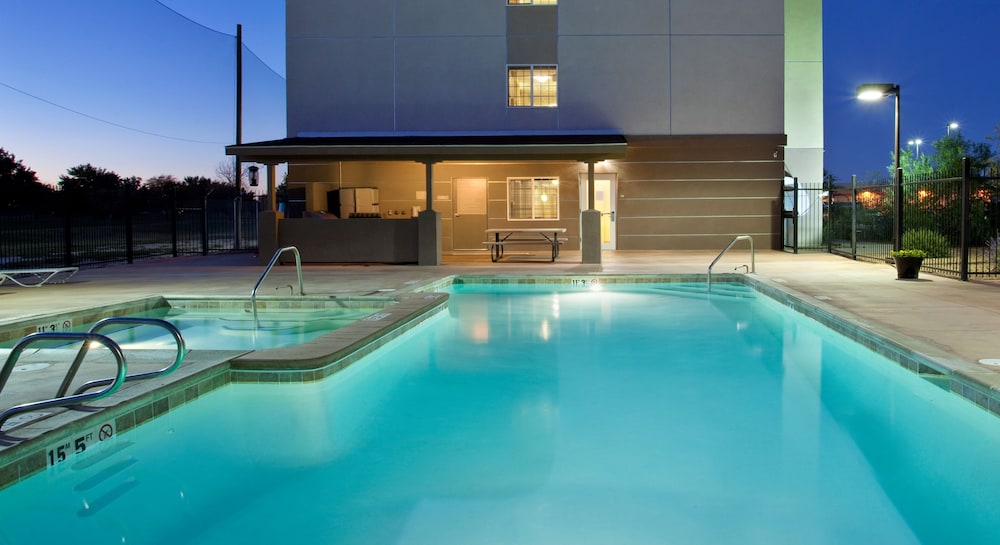 Candlewood Suites Roswell New Mexico by IHG - photo 14