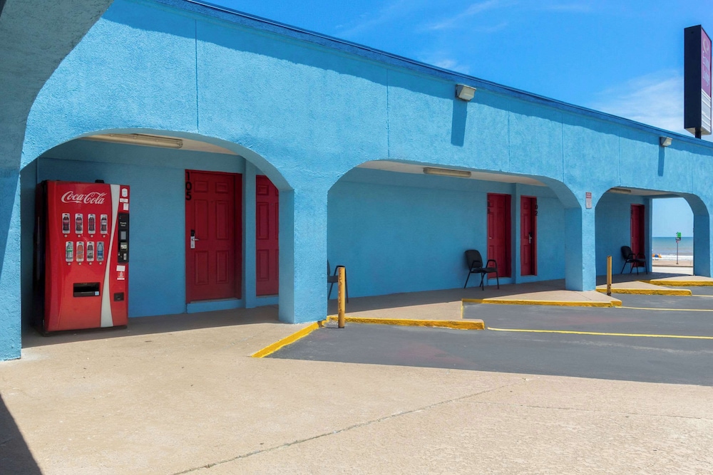 Econo Lodge Galveston Seawall TX - photo 38