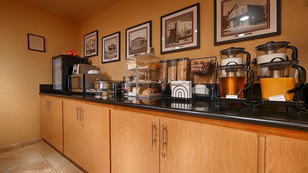 Best Western Pine Tree Motel - photo 17
