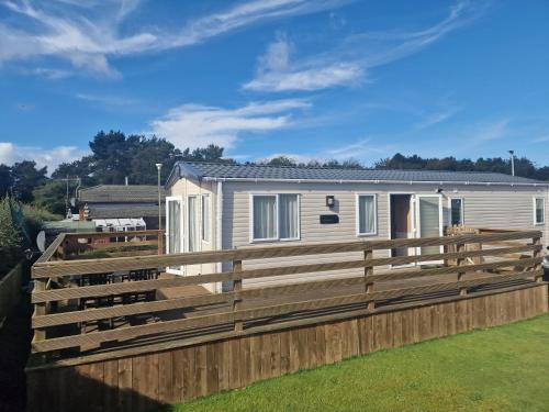 Shadow Escapes in Ladybank, United Kingdom