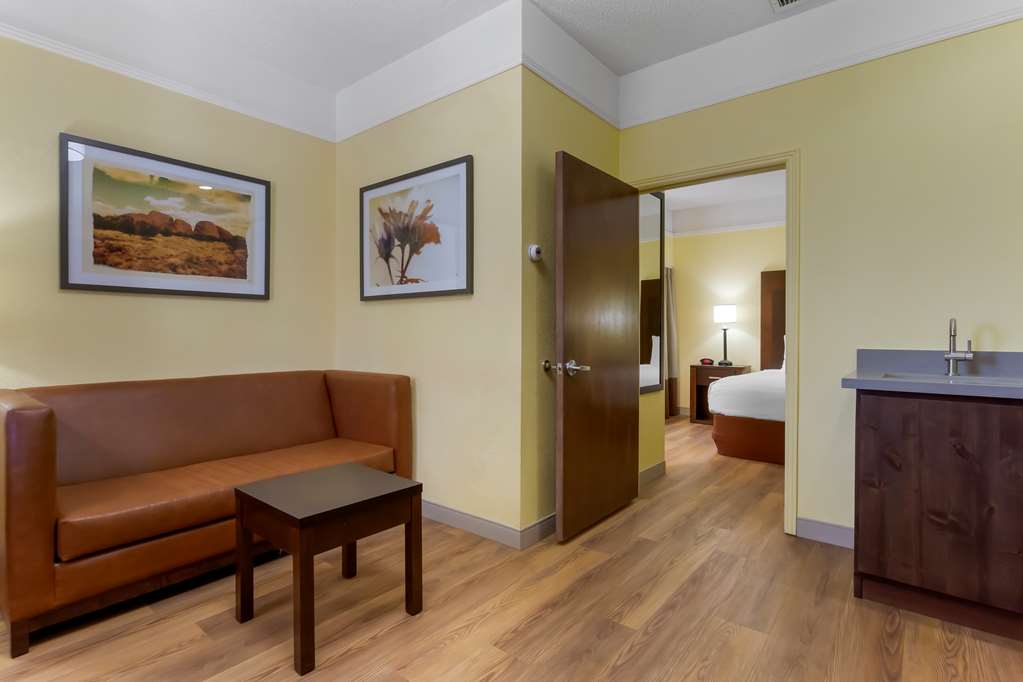 Best Western Phoenix Goodyear Inn - photo 4