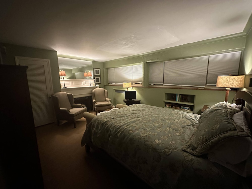 The Oaks B&B Hotel and Spiritual Center - photo 6