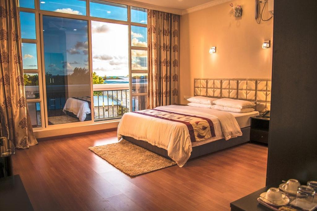 Abuharee Grand — hotel in Hithadhoo
