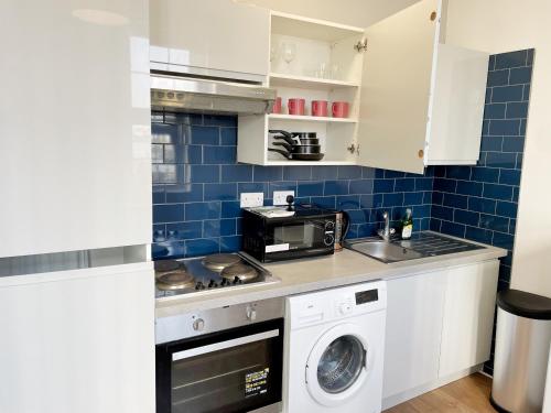 1 Bedroom City Gem Prime Location. — Woolwich — photo 2