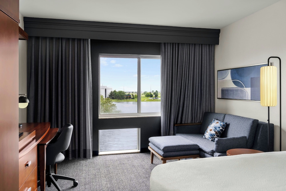 Courtyard by Marriott Evansville East - photo 10