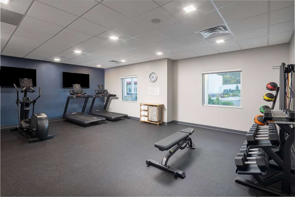 Microtel Inn & Suites by Wyndham Macedon - photo 9