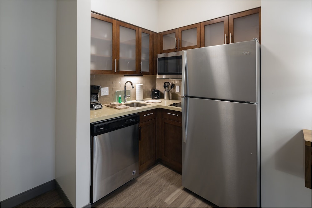 Staybridge Suites Phoenix Biltmore Area by IHG - photo 25
