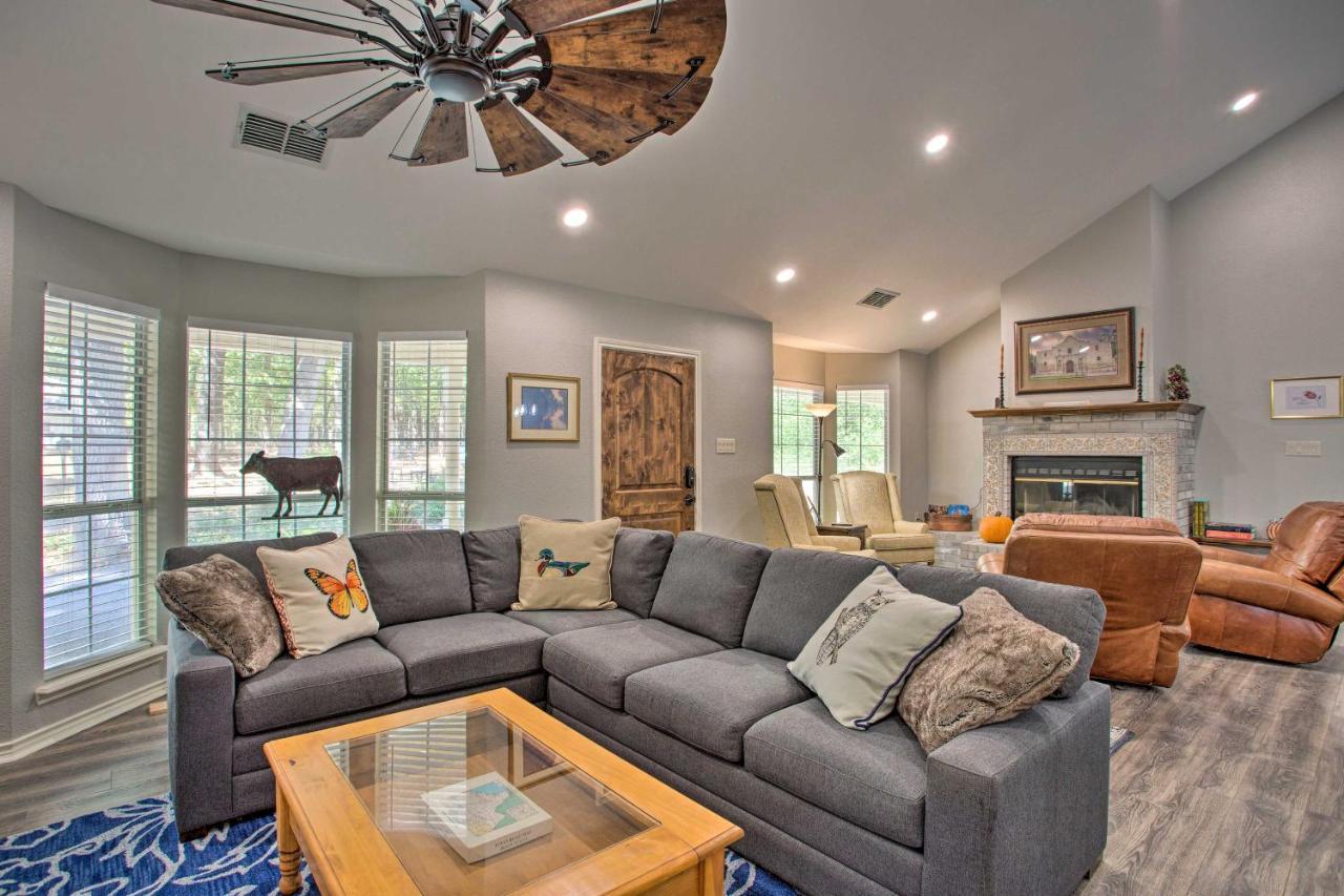 Holly Lake Retreat with 2 Community Pools And Yard in Tyler, United States