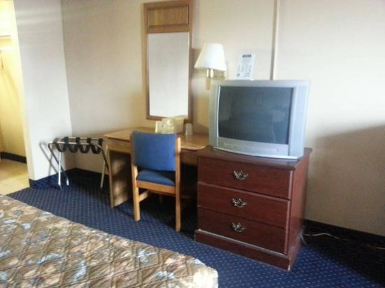 America's Best Inn Clarksville Louisville - photo 17