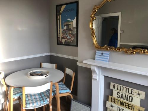 Granby House Holiday Apartments Apartment 2 in the Old Town Free on Street Parking Included