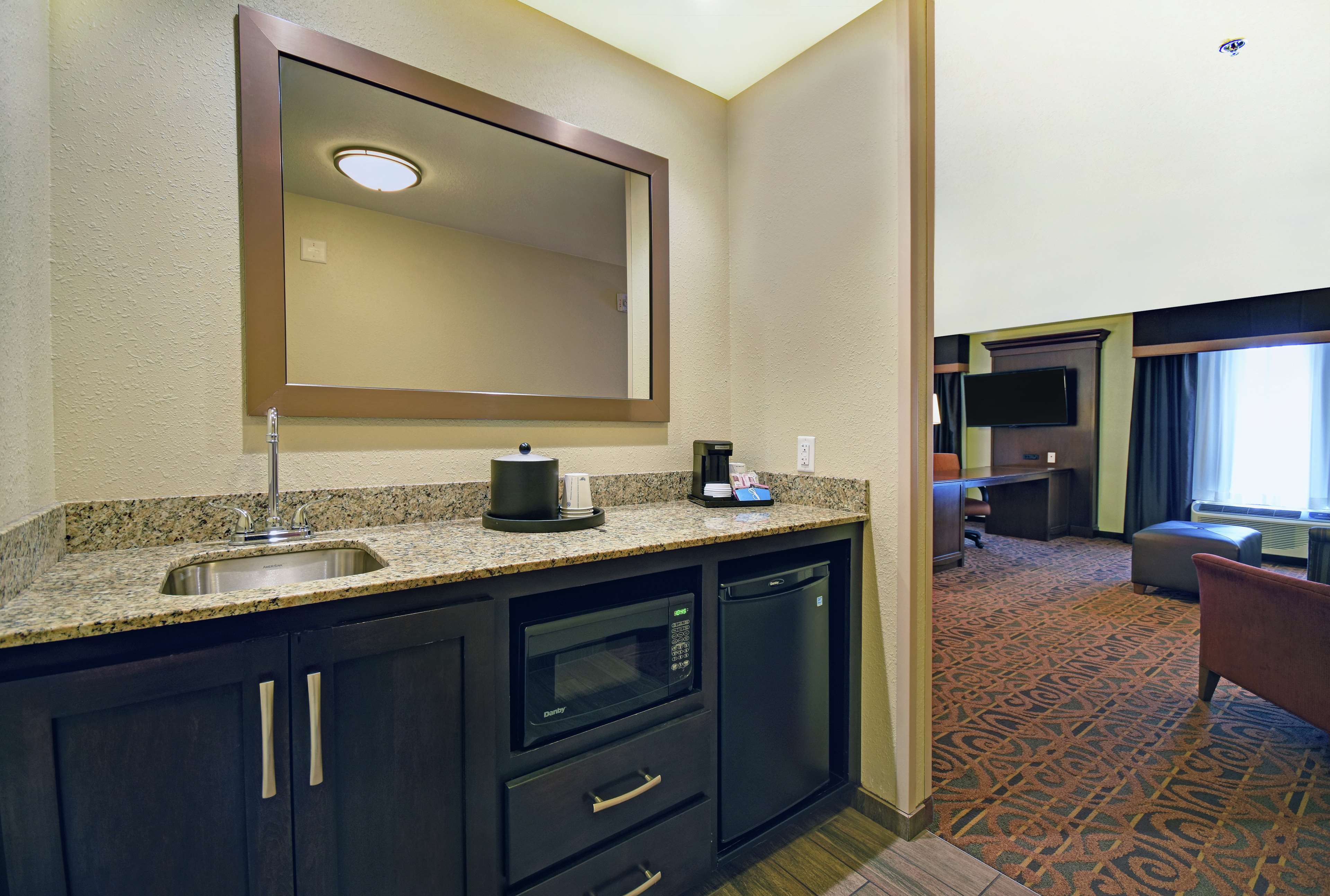 Hampton Inn & Suites Milwaukee Franklin - photo 17