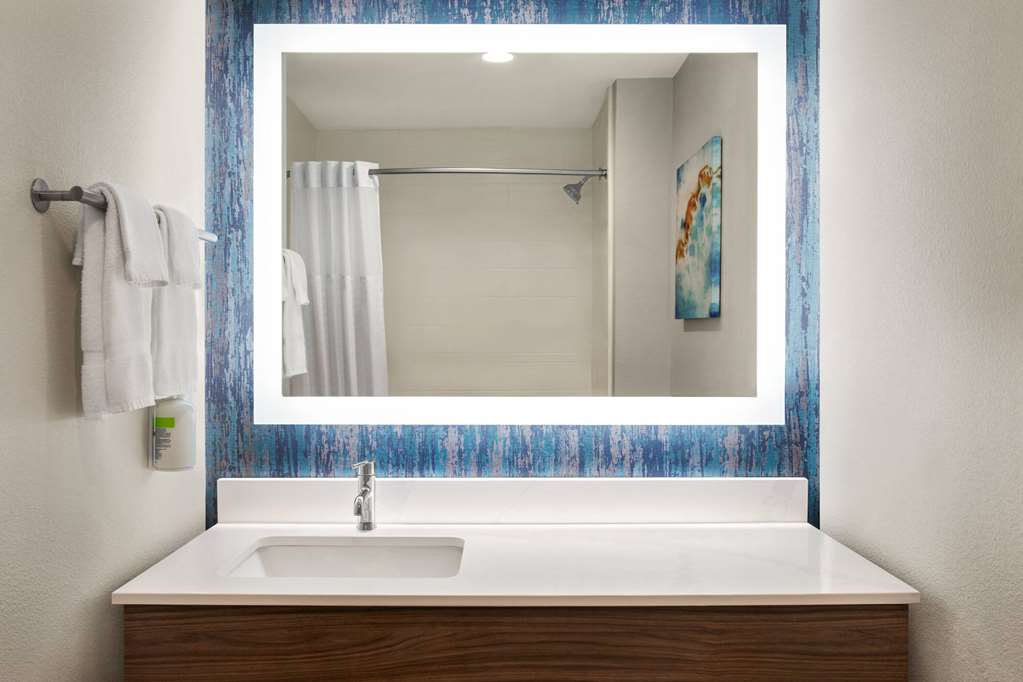 La Quinta Inn & Suites by Wyndham Austin South - photo 16