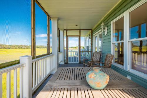 Coastal Living by Oak Island Accommodations - photo 12