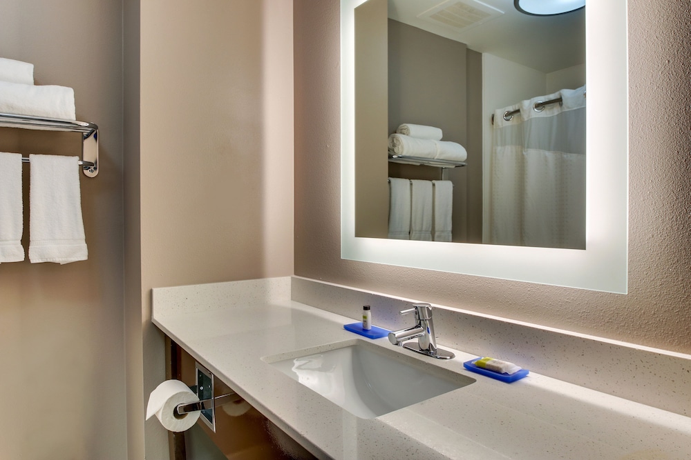Holiday Inn Express & Suites Columbus Fort Benning Maingate by IHG - photo 12