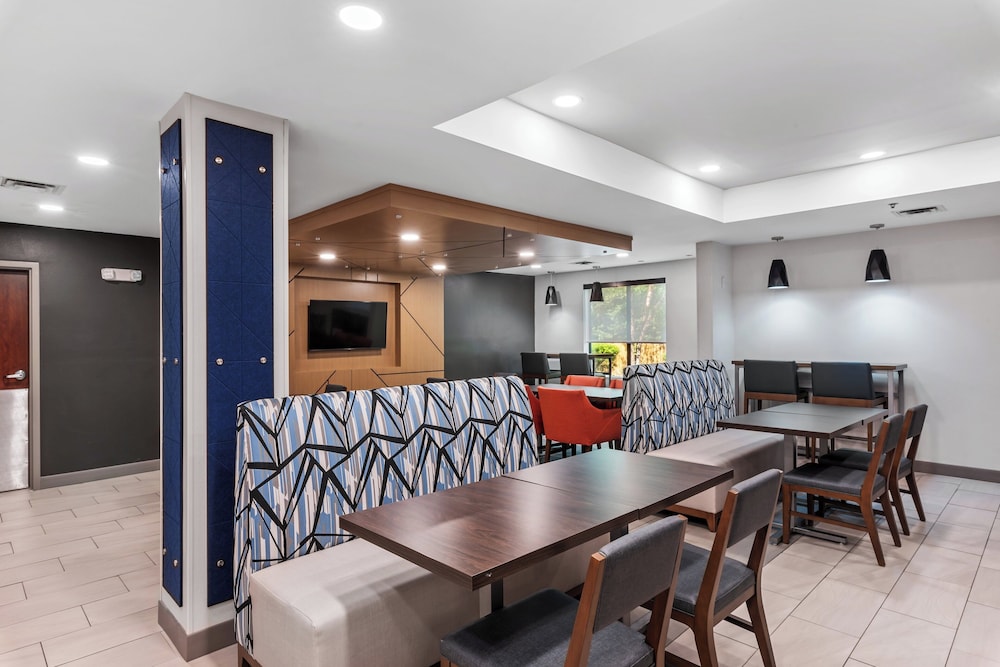 Holiday Inn Express & Suites Maumelle Little Rock NW by IHG - photo 52