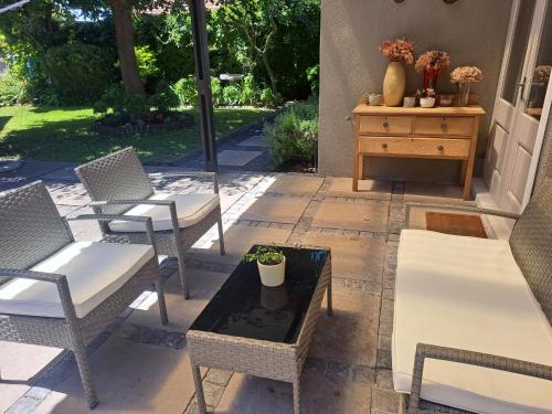 Garden Cottage in Constantia Meadowridge