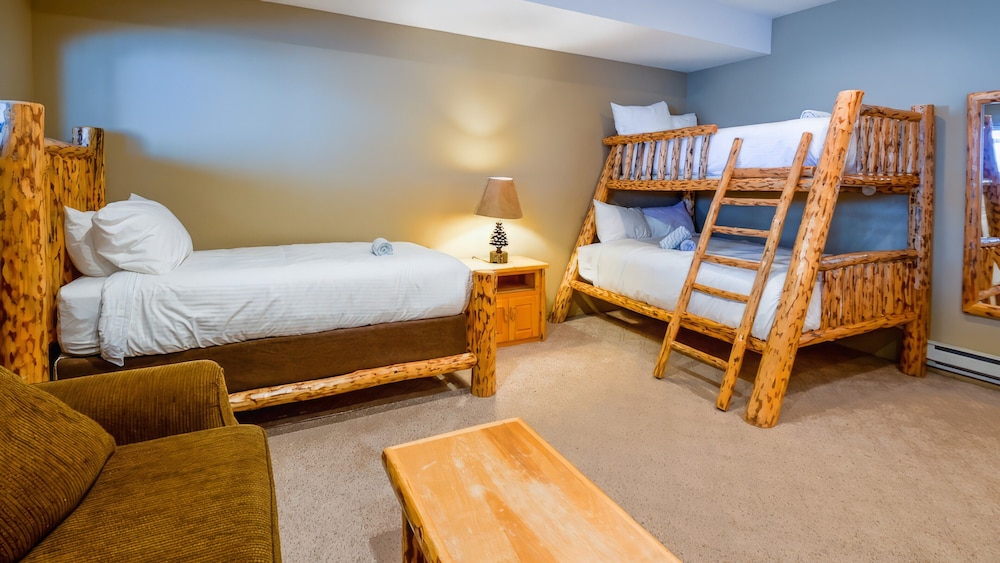 Thunder Ridge by Fernie Lodging CO — Fernie — photo 4