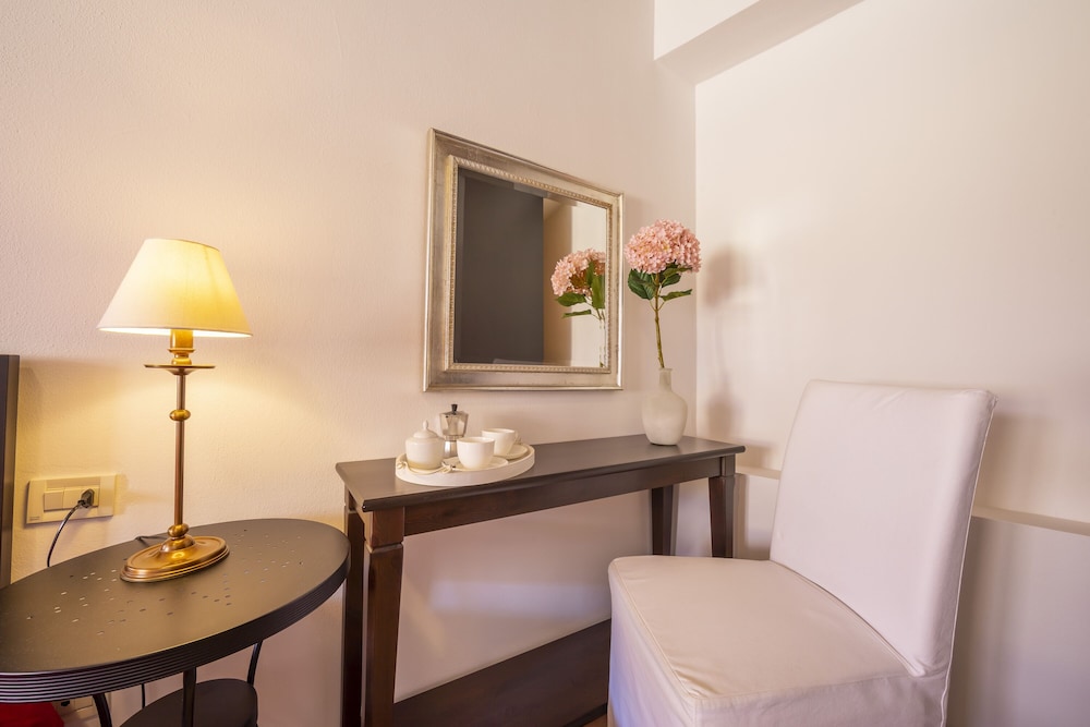 Casa Lukas — 4-Star Luxury Hotel in Riva Del Garda, Italy