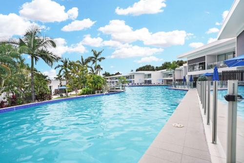 La Dolce Vita Poolside Glamour — Port Douglas