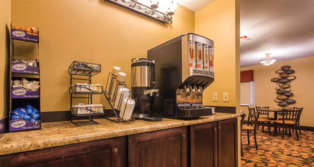 Best Western Plus Deer Park Hotel & Suites - photo 26
