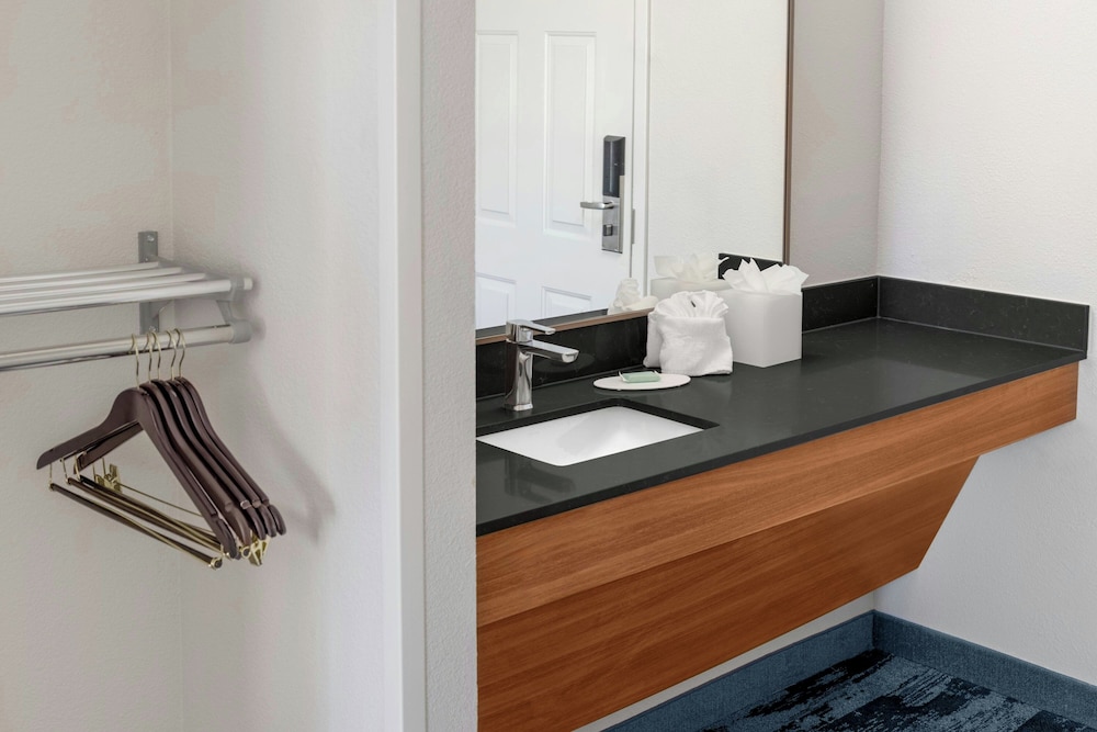 Fairfield Inn & Suites by Marriott San Francisco San Carlos - photo 13
