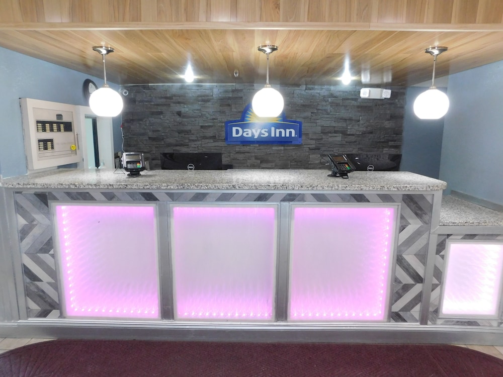 Days Inn by Wyndham West Des Moines Clive - photo 3