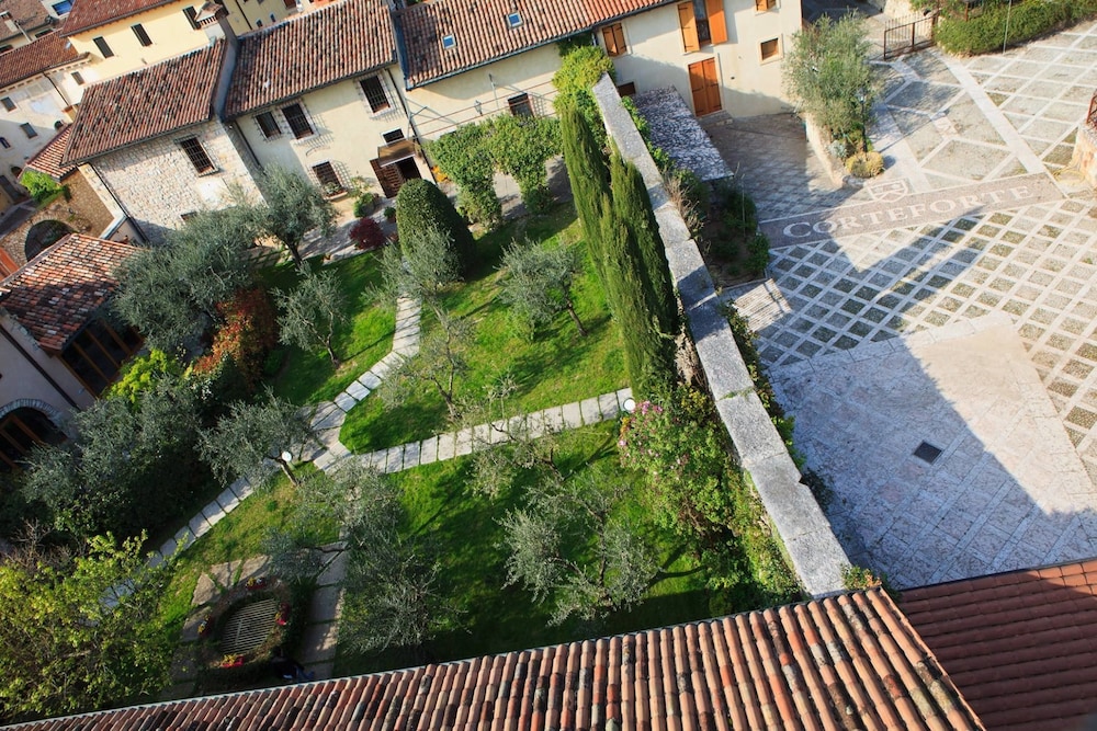 Agriturismo Corteforte — 4-Star Luxury Hotel in Fumane, Italy