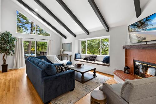 3974 Carmel Unwind home — 4-Star Luxury Hotel in Carmel, United States