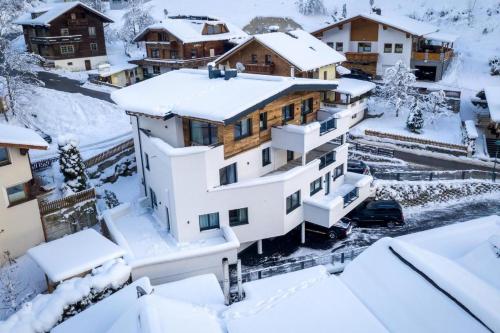Haus Sabrina Rotpleiskopf — 4-Star Luxury Hotel in See, Austria