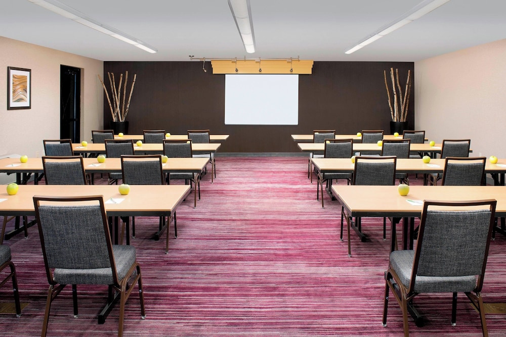 Courtyard By Marriott Portland Hillsboro - photo 30