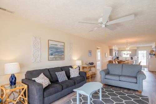 Pelican Palace by Oak Island Accommodations - photo 7