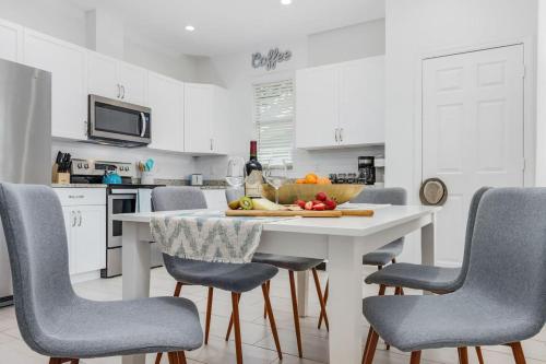 Sea Gem Retreat. Beach.Wine.Dine.Relax.Repeat in Naples, United States