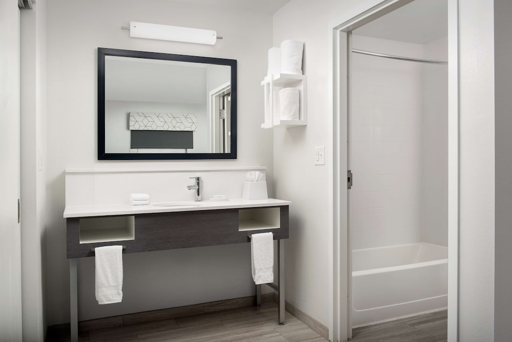 Hampton Inn Duncan - photo 22