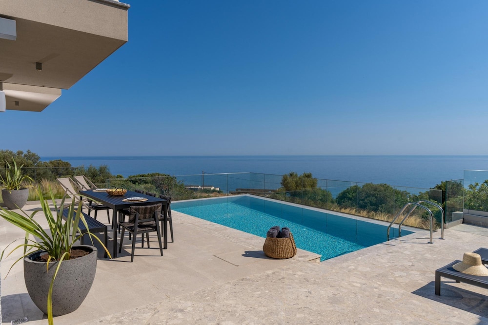 Villa Onyx with Private Heated Pool — 4-Star Luxury Hotel in Rethymno, Greece