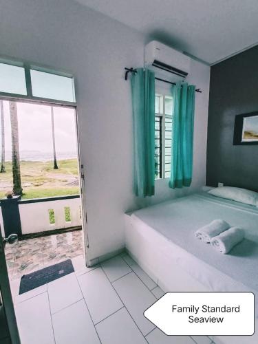 Aqil Beach Inn — Marang — photo 2