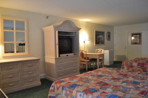 Seafarer Condominium Resort - photo 10