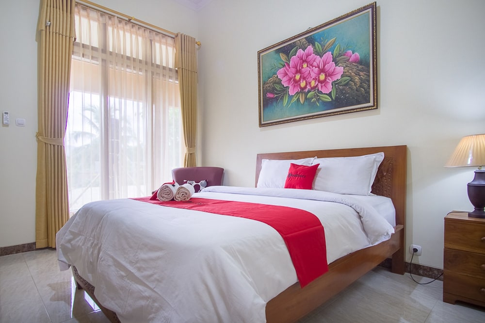 RedDoorz Plus @ Pancer Door Beach in Pacitan, Indonesia