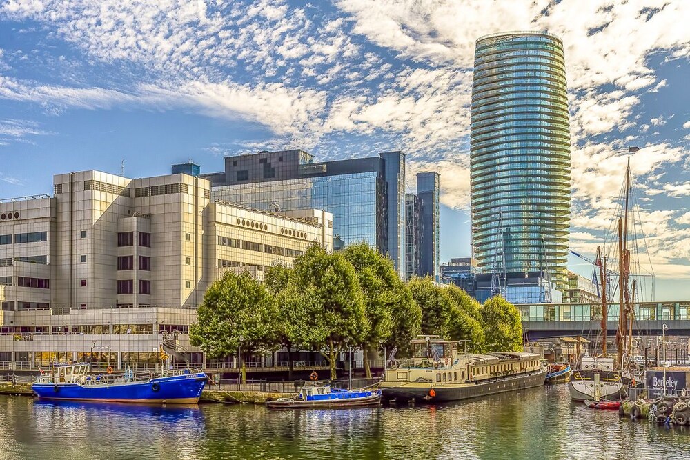 Q Canary Wharf Apartments Arena Tower — 4-Star Luxury Hotel in London, United Kingdom