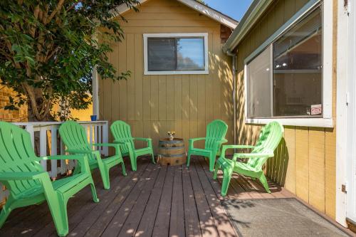 Happy Days Downtown Guerneville BBQ Game Room Fast WiFi Dog Friendly - photo 6