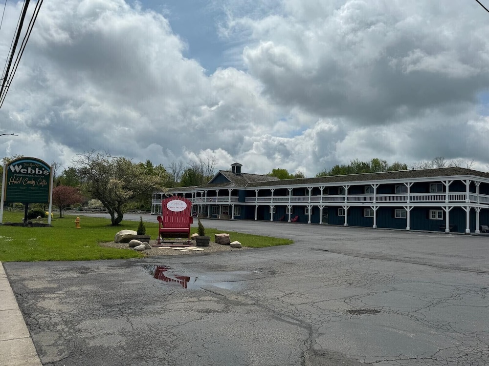 Webb's Year Round Resort — hotel in Mayville