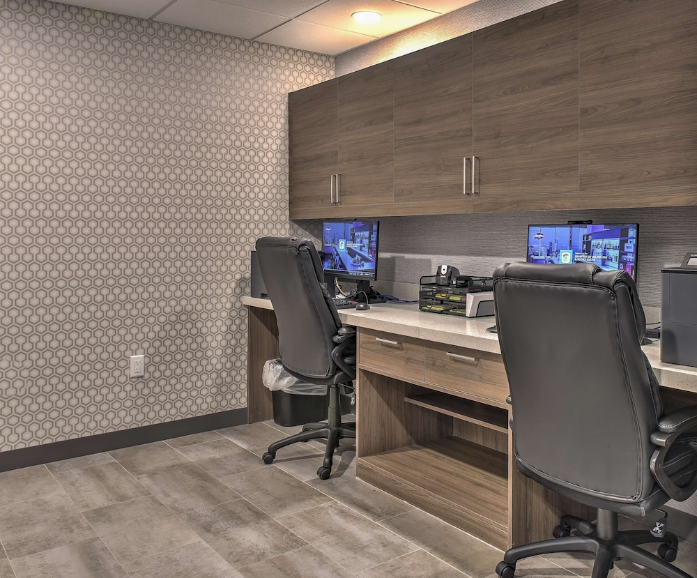 Hampton Inn & Suites by Hilton Keene - photo 19